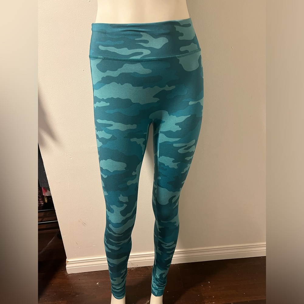 Bombshell Sportswear Green Camo Set - Picture 7 of 12